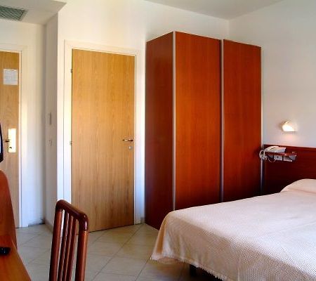 Tamanco Hotell Rimini Exteriör bild